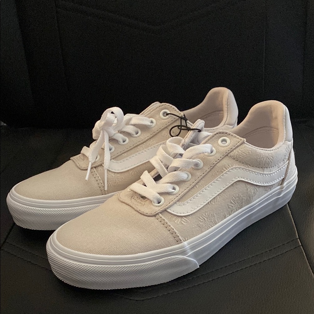 NEW Vans Women's Ward Deluxe Shoes Size 7 “light grey”